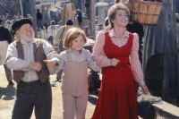 Bryce Dallas Howard Takes Over Helen Reddy’s Role in Remake of Pete’s Dragon