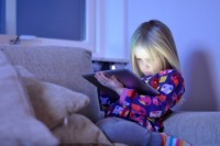 Pediatricians Say: Max 2 Hours of Screen Time and Keep Electronics Out Of Bedrooms